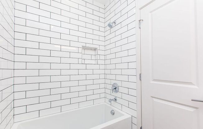 2 beds, 2 baths, $2,195, Unit 1010-3F (302)