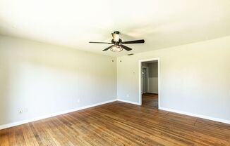 2 beds, 1 bath, $895