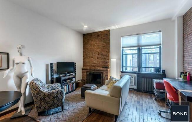 46 W 85 ST