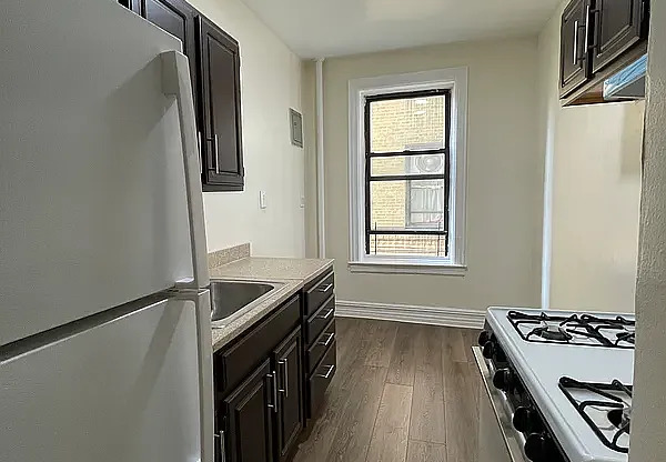 37 15 81 ST