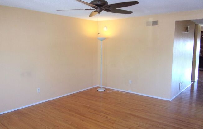 4bedrm 2 1/2 bath house with yard & garage in San Carlos $4000 a mo 1 year lease