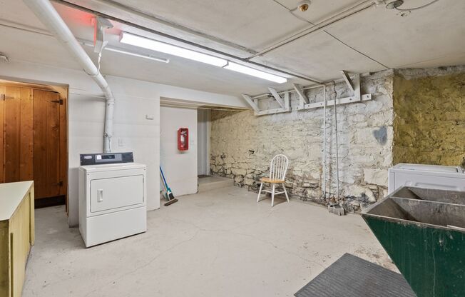 Studio, 1 bath, 420 sqft, $895, Unit 2