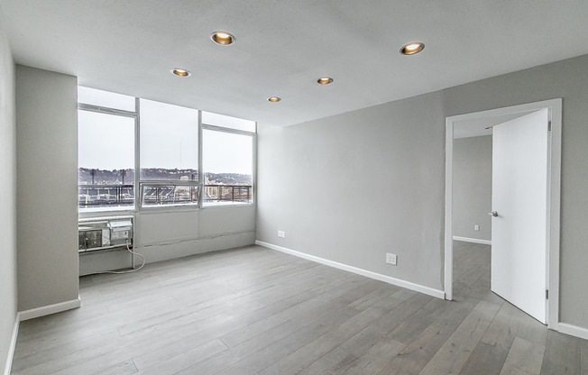 2 beds, 1 bath, 926 sqft, $2,741, Unit 1404