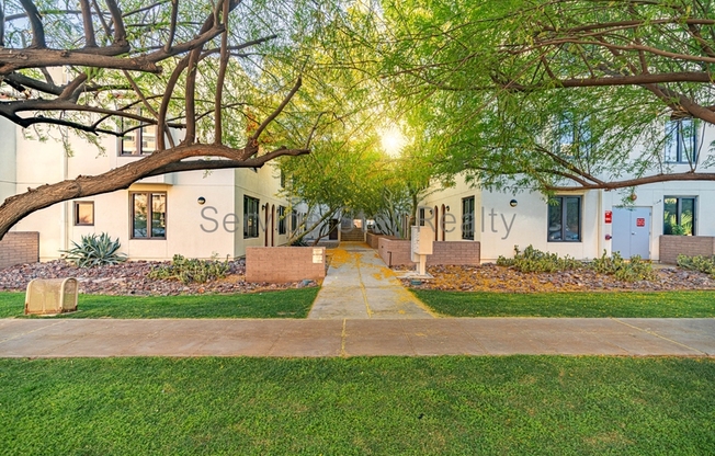620 N 4 AVE
