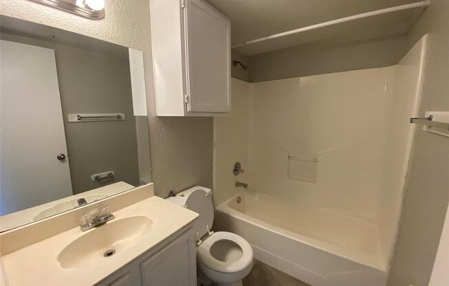 Studio, 1 bath, 450 sqft, $825, Unit 102