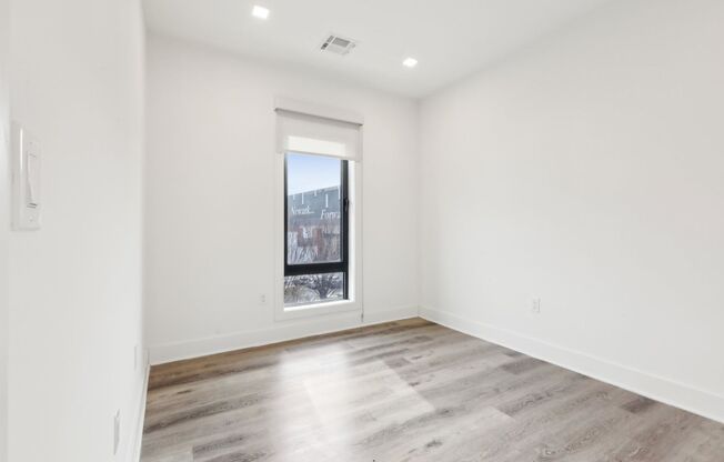 2 beds, 2 baths, 980 sqft, $2,850, Unit 302