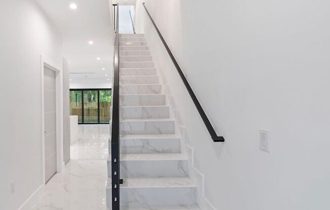 Amazing 3 Bed/2.5 Bath townhouse in the heart of Coconut Grove.