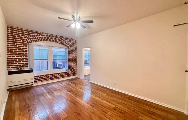 Studio, 1 bath, 450 sqft, $1,299, Unit 204