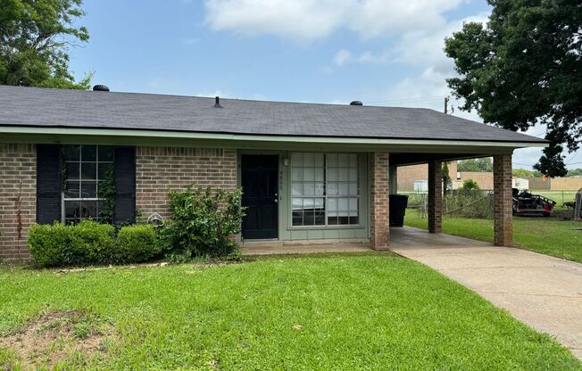 Fully fenced home in Bossier....
