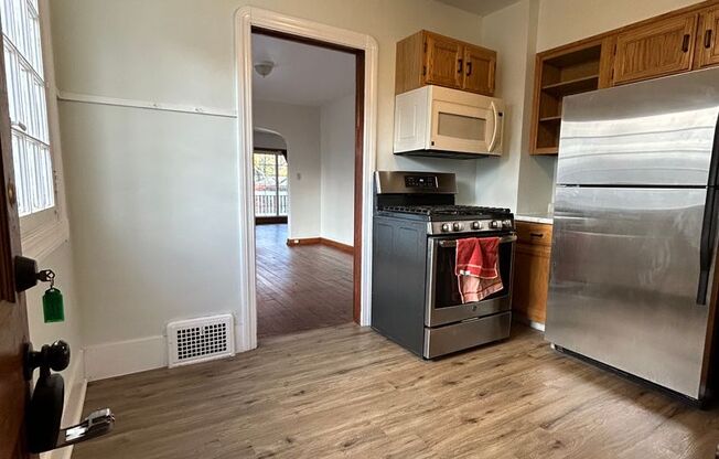 2 beds, 1 bath, $1,200, Unit 4653 Horton Rd (1st Floor)