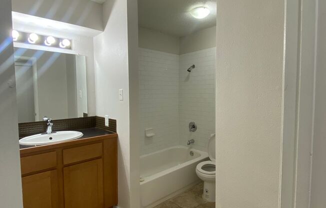 2 beds, 2 baths, 960 sqft, $1,500, Unit LAW13-202