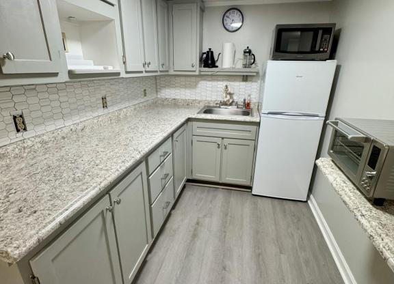 6 BELLEAIR RD