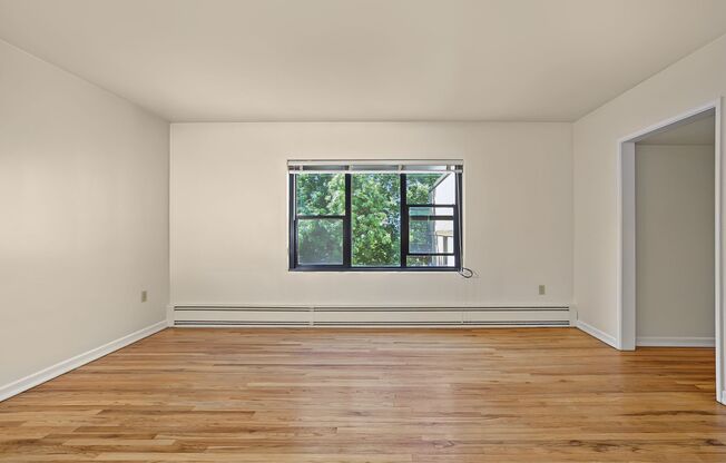 1 bed, 1 bath, 700 sqft, $1,595, Unit B306