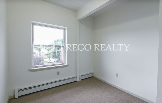 3 beds, 1 bath, 943 sqft, $1,750, Unit 301