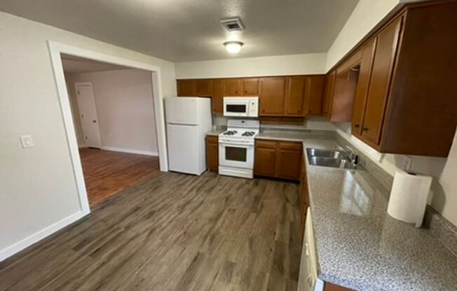 3 beds, 2 baths, $1,350