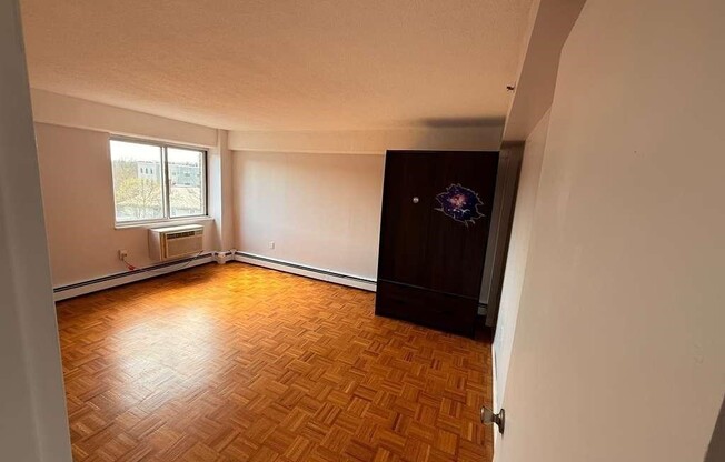 2 beds, 1 bath, 940 sqft, $2,500, Unit 6J