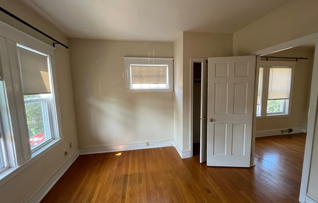 2 beds, 1 bath, 800 sqft, $2,500, Unit 3L