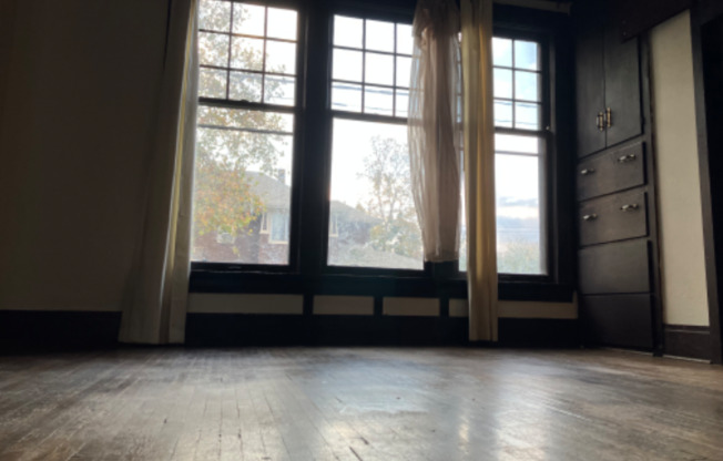 1030 W SPOFFORD