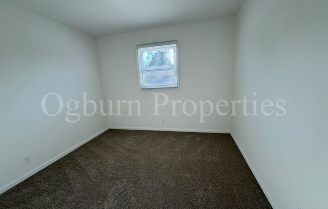 2 beds, 1 bath, $895, Unit 216-D