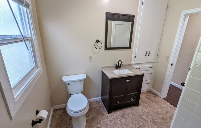 2 beds, 1 bath, $1,600