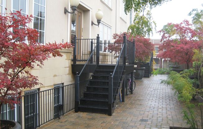 525 G Street SE