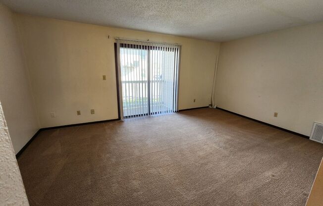 2 beds, 1 bath, $725, Unit 3227.12