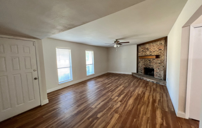 1505 LARCHMONT DR