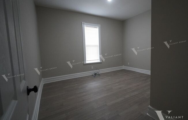 2 beds, 1 bath, $1,050, Unit Apt A