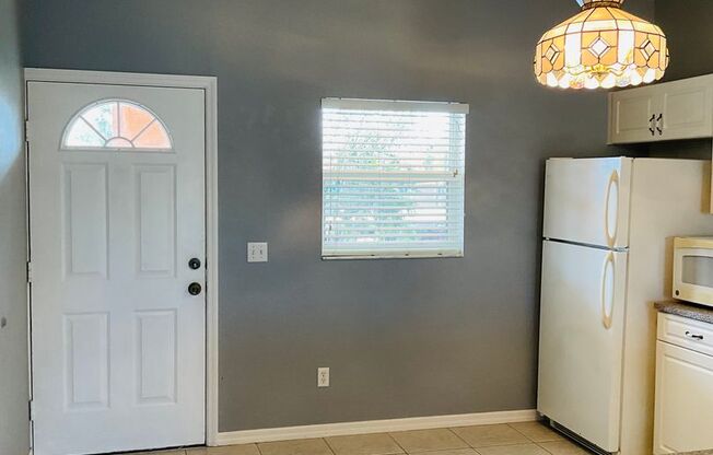2 beds, 2 baths, 1,087 sqft, $1,450, Unit 1117 Unit 4