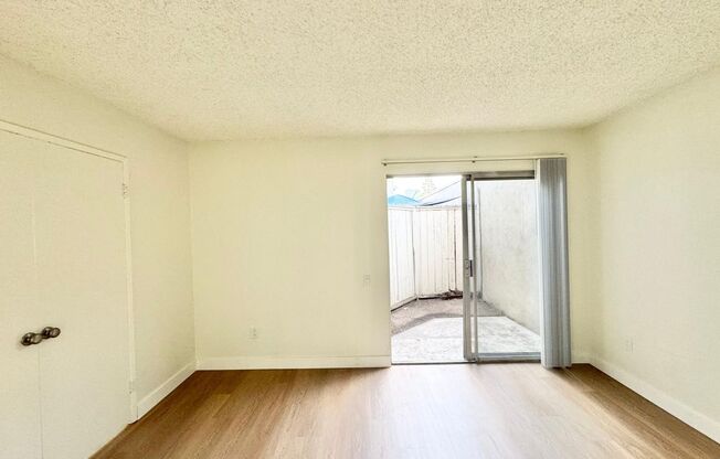 2 beds, 1 bath, 900 sqft, $2,450, Unit 71