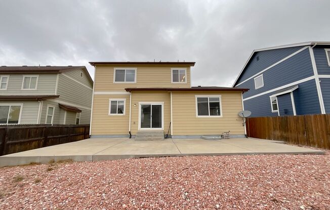 4 beds, 3 baths, $2,550