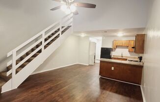 2 beds, 2 baths, $1,295, Unit Unit 18