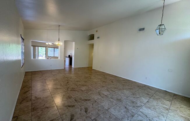 Beautiful 3 bedroom, 2 bathroom home in a Prime Tempe location