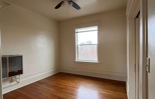 Studio, 1 bath, 320 sqft, $1,125, Unit 35