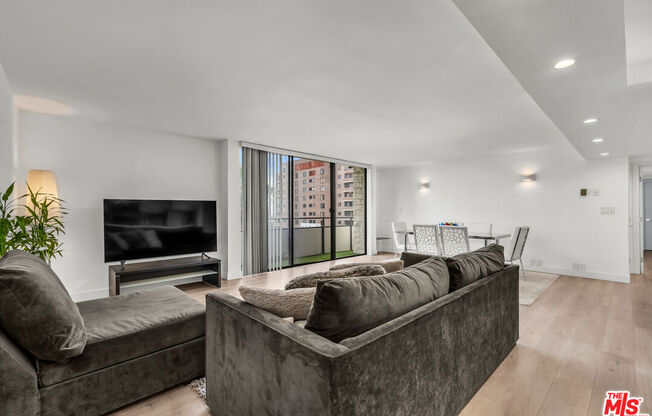 2 beds, 2 baths, 1,352 sqft, $5,100, Unit 1014
