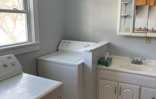 2 beds, 1 bath, $1,700, Unit Unit 2