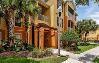 Large 3 bedroom condo at Lee Vista