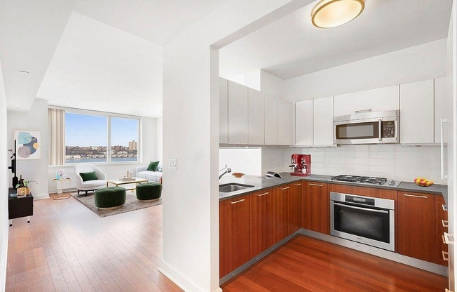 1 bed, 1 bath, 940 sqft, $6,250, Unit 12K