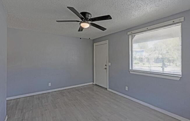 4114 MONCRIEF RD