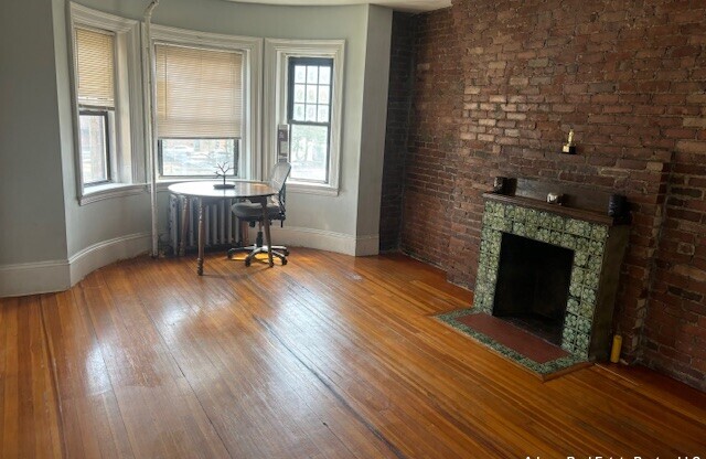 525 NEWBURY ST