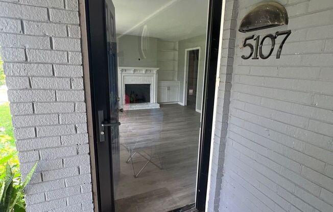 2 beds, 1 bath, 1,000 sqft, $1,549