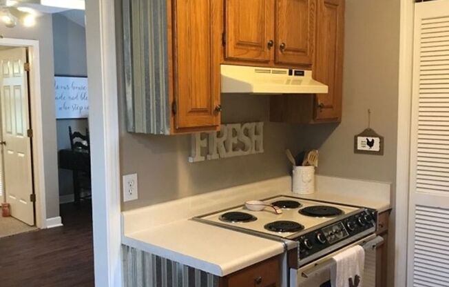 1 bed, 1 bath, $1,155, Unit Garage apartment