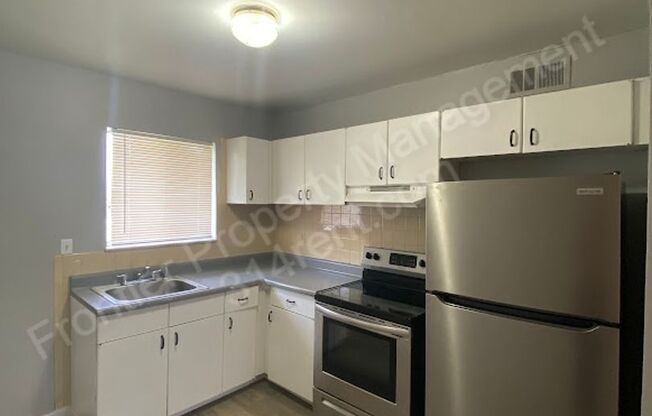 Freshly updated 2 bedroom apartment in Florissant!