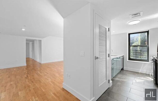 2 beds, 1 bath, 1,204 sqft, $4,100, Unit 221A