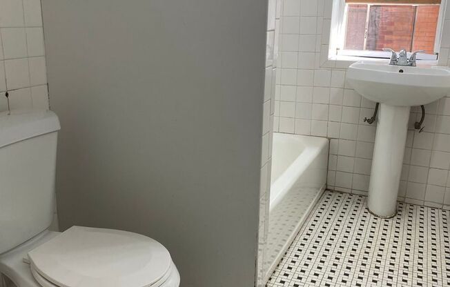 3 beds, 1.5 baths, $2,175, Unit 5806 Howe - 1