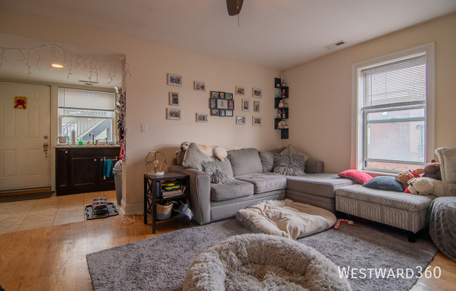 1623 W HURON