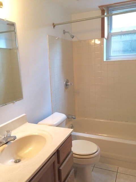 2 beds, 1 bath, $1,195, Unit 7