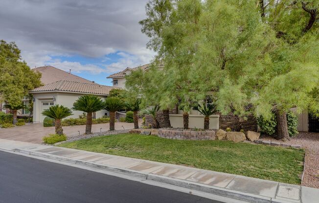 BEAUTIFUL LUXURY 5BEDROOM HOME IN GATED SUMMERLIN COMMUNITY