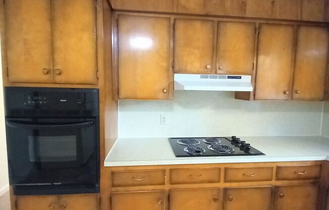 2 beds, 1 bath, 903 sqft, $1,170, Unit K-1