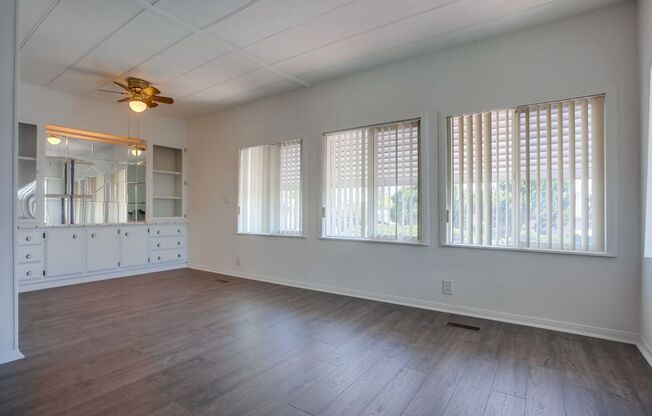 55+ Mobile Home Community, 2 Bedroom + Sunroom